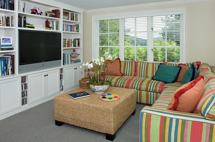 How to decorate small tv room