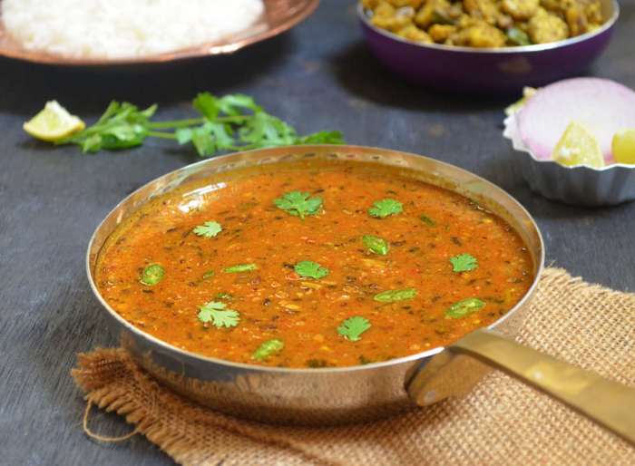 How to cook urad dal in bengali style