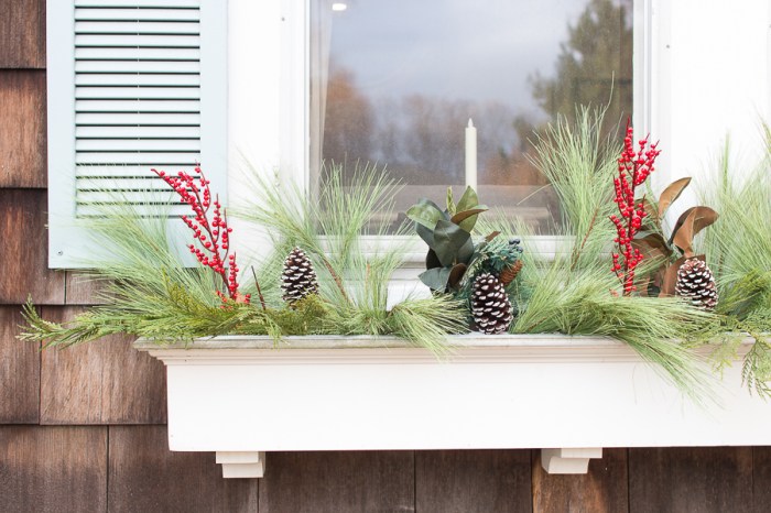 How to decorate your window boxes for christmas